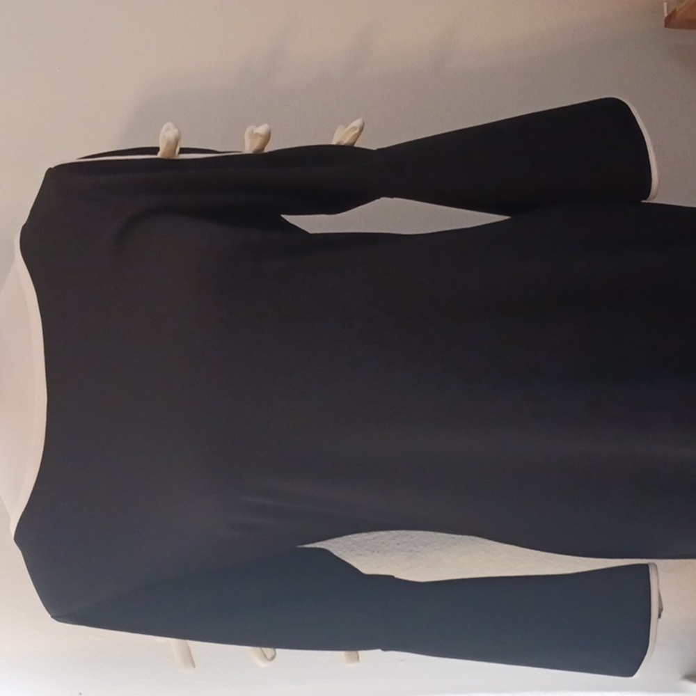 Shelby & Palmer black and white sheath dress cute bow detailing on the sleeves